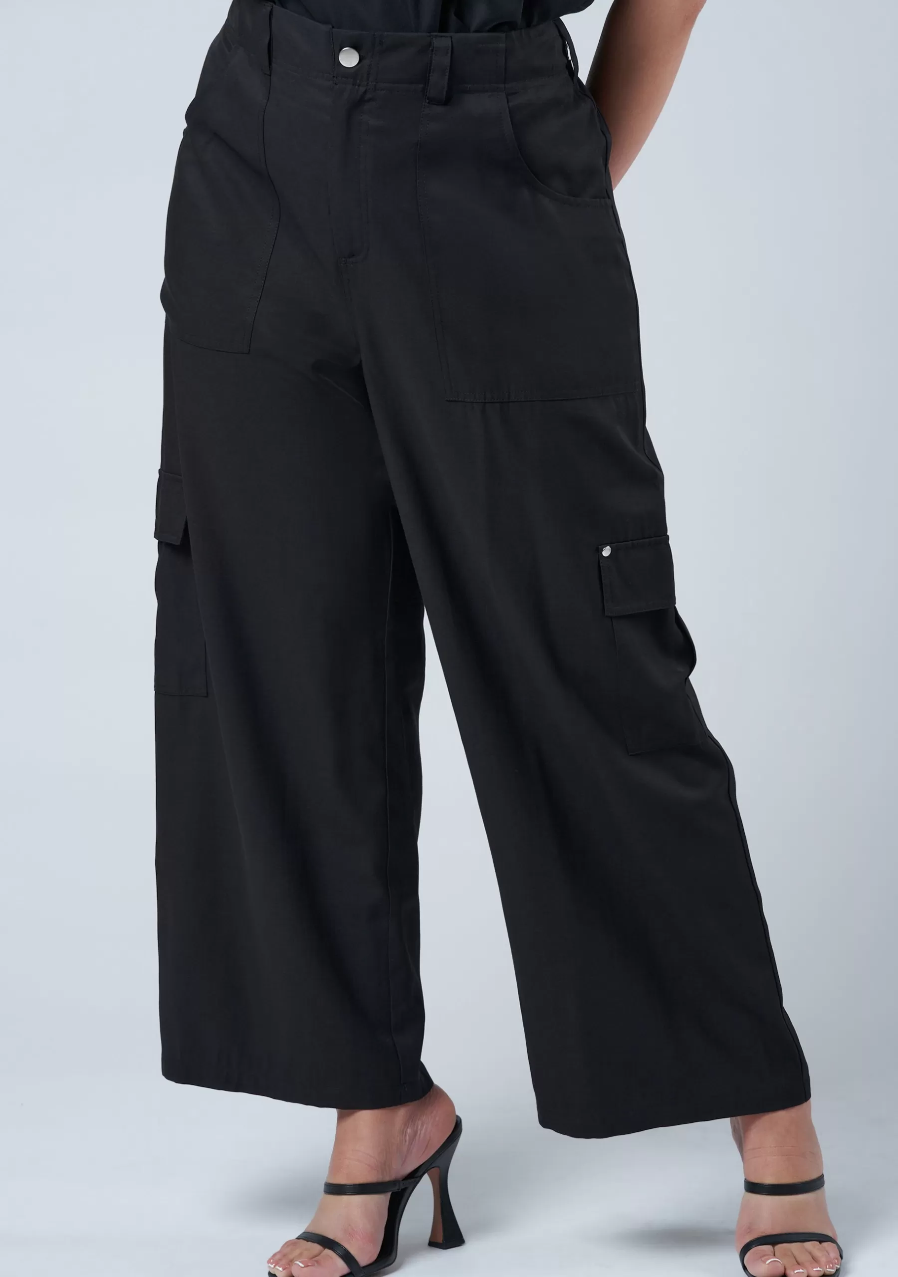 Curve Project Pants>Hanna Relaxed Cargo Pants